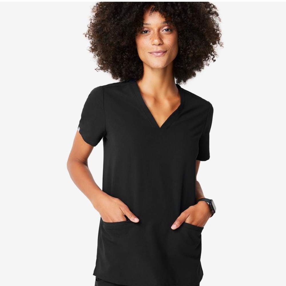 Figs Casma Three-Pocket Scrub Top size XL in Black